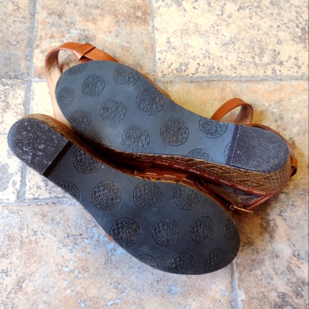 Vince Camuto Raven wedge sandals size 8B - Picture 10 of 12